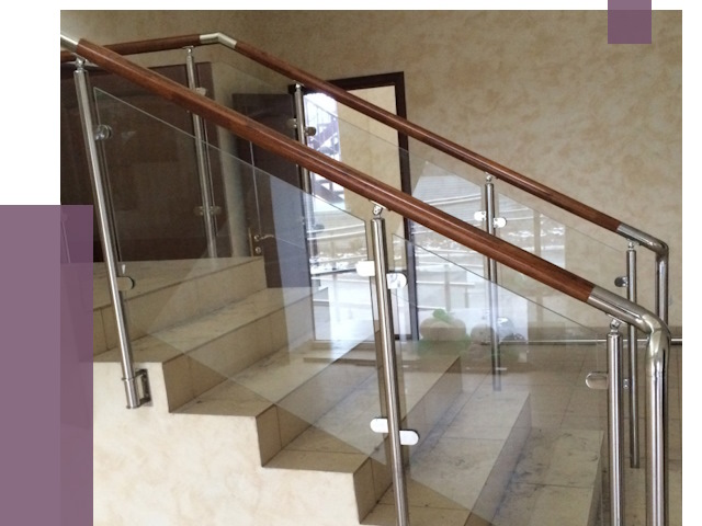 Комбинированные перила из металла и дерева в Борзе