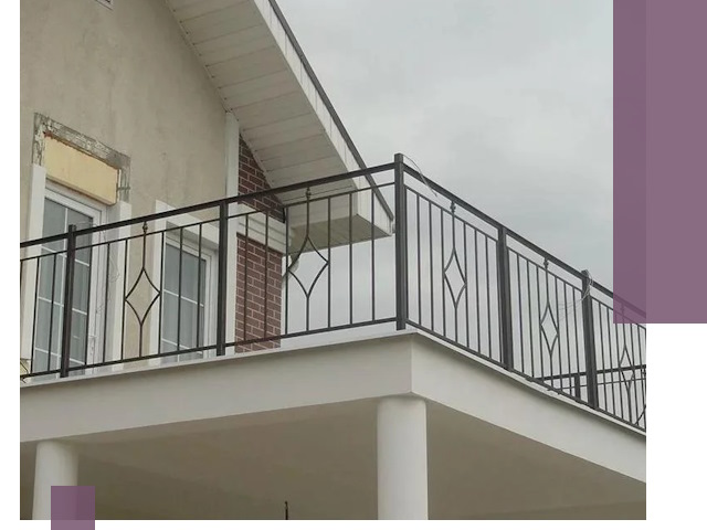 Изготовление балконных ограждений в Борзе из металла и стекла